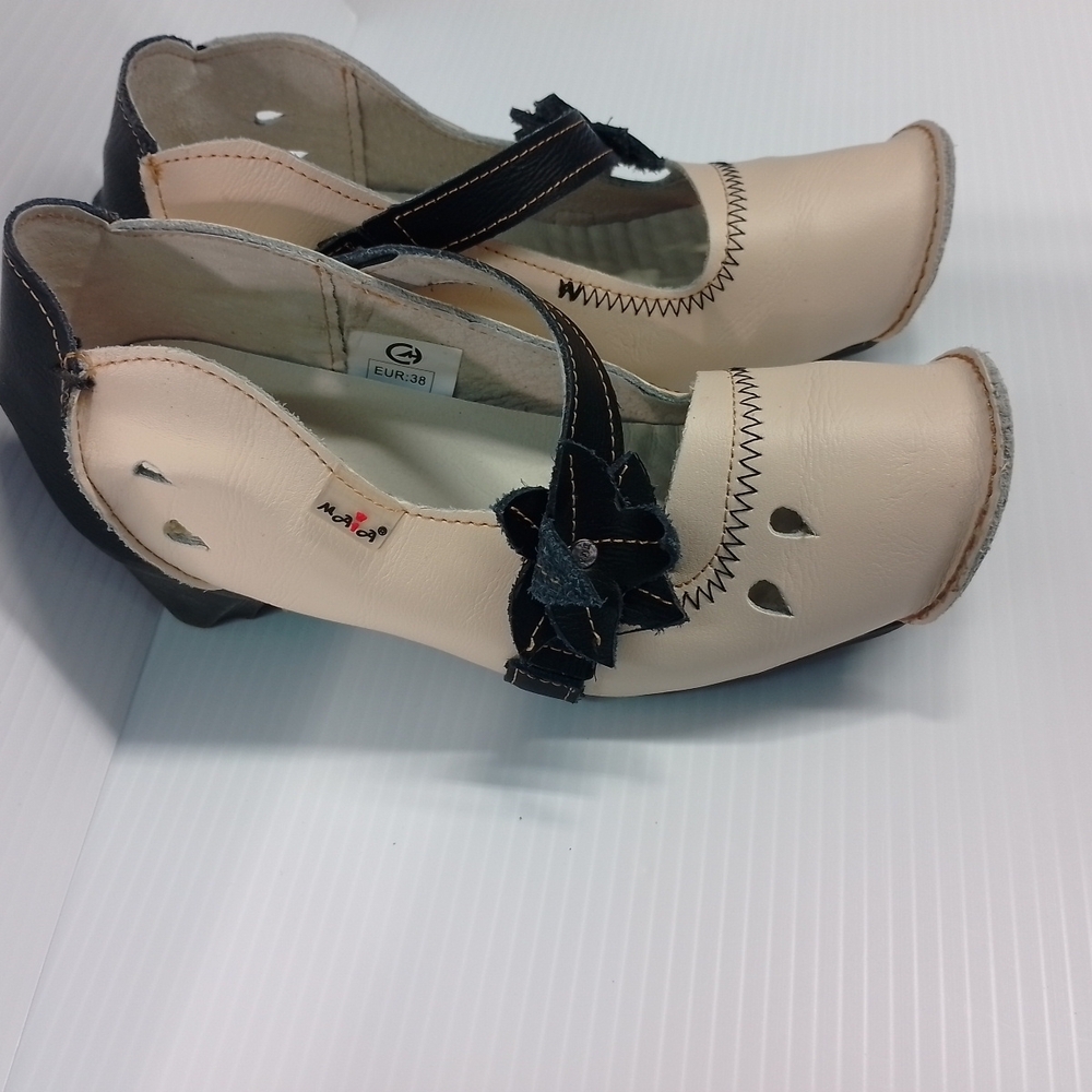 MAIA Retro Chic Cream and Black Women's Heels - Picture 4 of 9